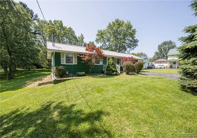 Photo 3 of Sale Pending at 181 Cayuga Crk Rd, Buffalo, NY 14227 | MLS# B1695449 | Listing updated on 2026-07-11