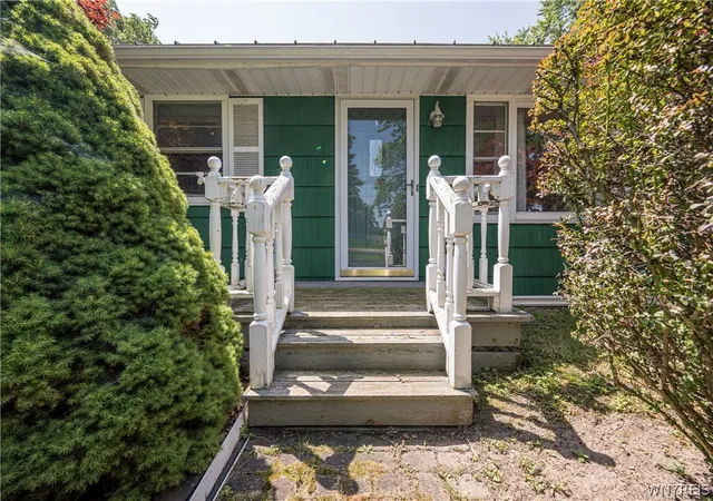 Photo 3 of Sale Pending at 181 Cayuga Crk Rd, Buffalo, NY 14227 | MLS# B1695449 | Listing updated on 2026-07-11
