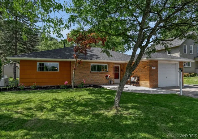 Homes for sale in North Tonawanda, NY | 1794 Sweeney St, North Tonawanda, NY 14120 | MLS# B1695758