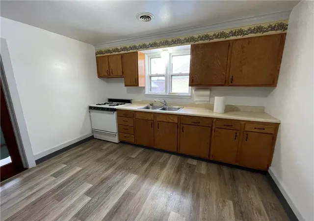 3rd image of 7 Bostwick Pl, Hornell, NY 14843 | MLS# R1693505