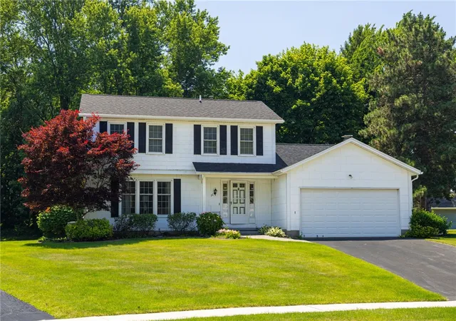 Homes for sale in Greece, NY | 36 Kimbrook Dr, Greece, NY 14612 | MLS# R1695905