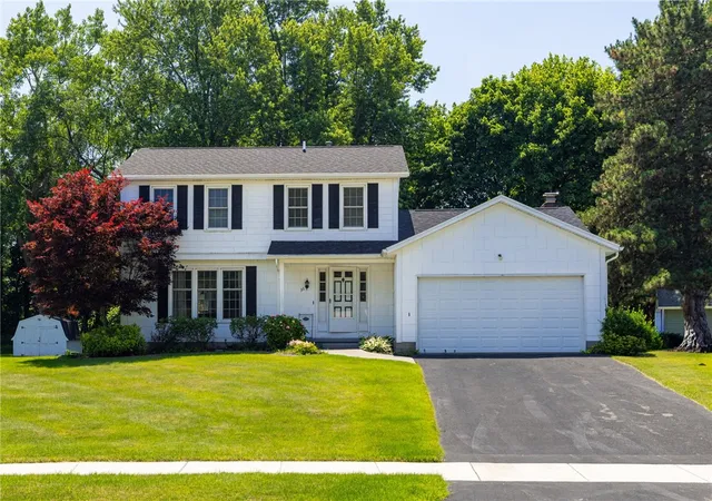Homes for sale in Greece, NY | 36 Kimbrook Dr, Greece, NY 14612 | MLS# R1695905