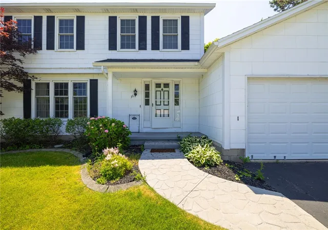 Homes for sale in Greece, NY | 36 Kimbrook Dr, Greece, NY 14612 | MLS# R1695905