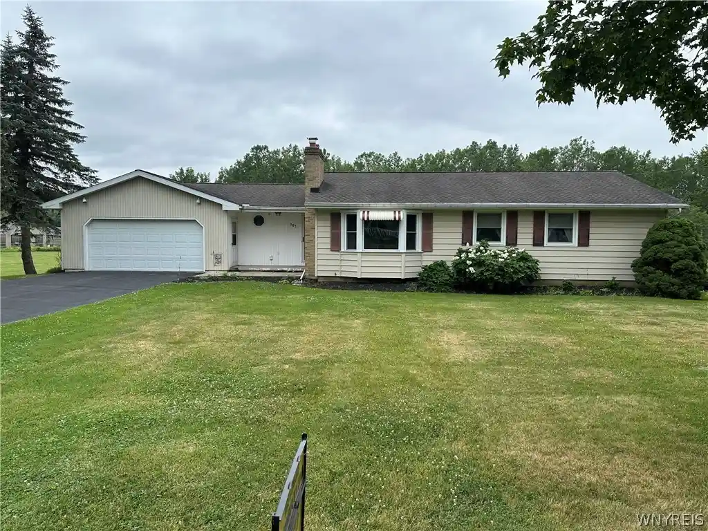 Photo 1 of Sale Pending at 261 N Linwood Ave, Warsaw, NY 14569 | MLS# B1695782 | Listing updated on 2026-08-22