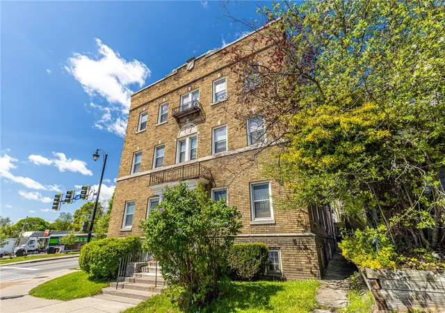 Listing Photo 3 - Condo for sale in building located at 865 Lake Ave, Rochester, NY 14613