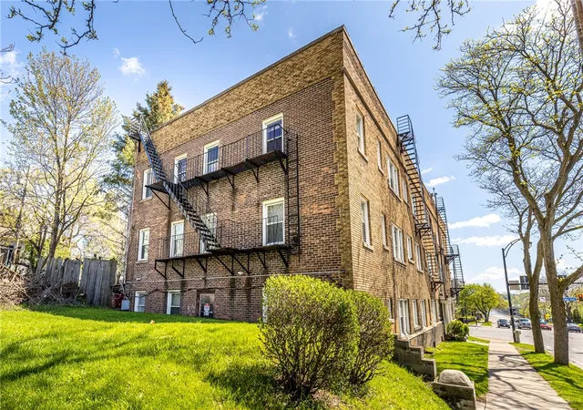 Listing Photo 4 - Condo for sale in building located at 865 Lake Ave, Rochester, NY 14613