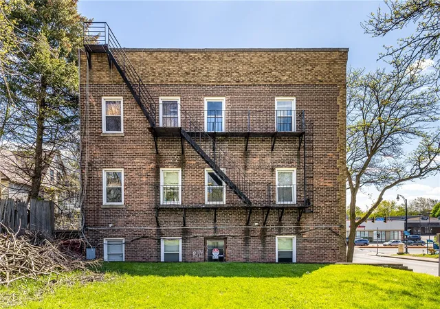 Listing Photo 5 - Condo for sale in building located at 865 Lake Ave, Rochester, NY 14613