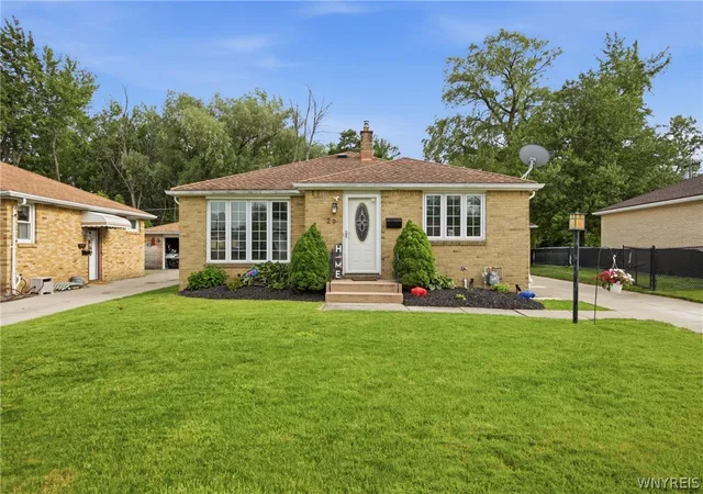 Homes for sale in Amherst, NY | 29 Siegfried Dr, Amherst, NY 14221 | MLS# B1696005