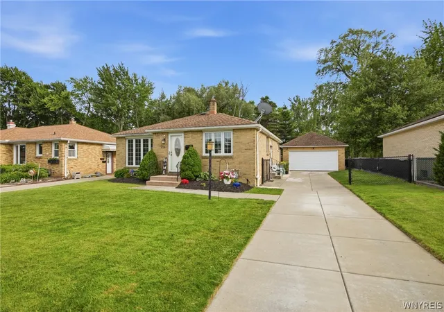 Homes for sale in Amherst, NY | 29 Siegfried Dr, Amherst, NY 14221 | MLS# B1696005