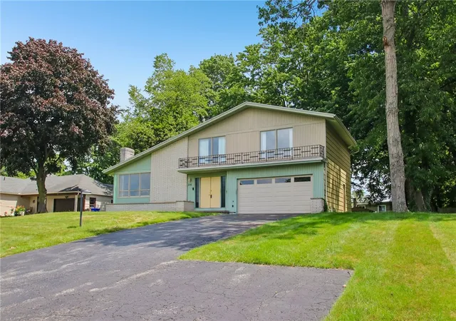Photo 4 of Single family home for sale at 216 Somerworth Dr, Rochester, NY 14626 | MLS# R1695446 | Listing updated on 2026-07-31
