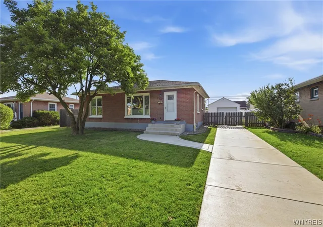 Photo 2 of Sale Pending at 85 Emerson Dr, Buffalo, NY 14226 | MLS# B1695514 | Listing updated on 2026-08-01