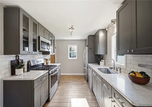 Photo 3 of Sale Pending at 85 Emerson Dr, Buffalo, NY 14226 | MLS# B1695514 | Listing updated on 2026-08-01