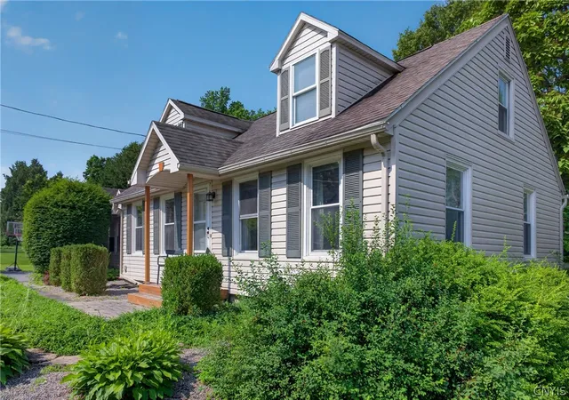 Photo 3 of Sale Pending at 700 Maple Dr, Fayetteville, NY 13066 | MLS# S1692690 | Listing updated on 2026-07-23