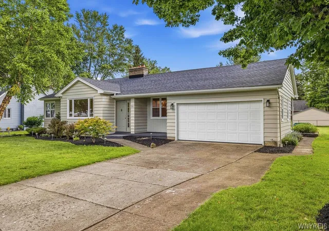 3rd image of 20 Burbank Dr, Orchard Park, NY 14127 | MLS# B1695926