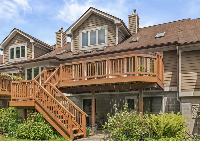 2nd image of 1100 Hillsboro Cove Cir, Webster, NY 14580 | MLS# R1694647