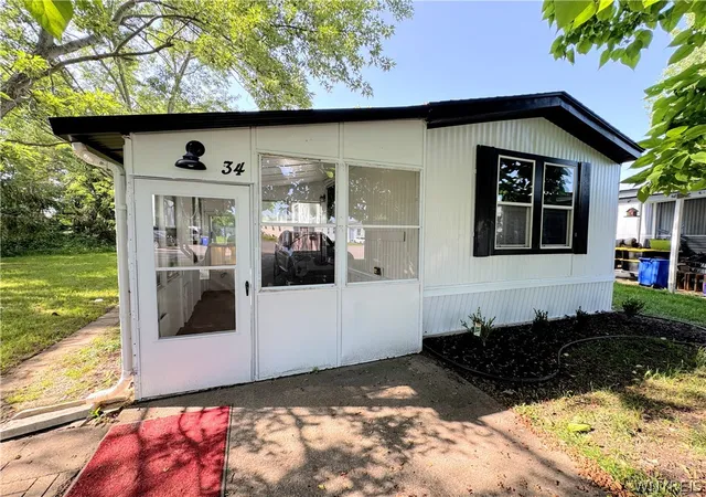 1st image of 34 Del Ct W, Lockport, NY 14094 | MLS# B1695640