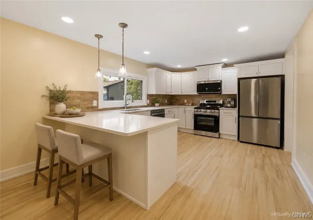 3rd image of 719 Oswego St, Salina, NY 13088 | MLS# S1695622