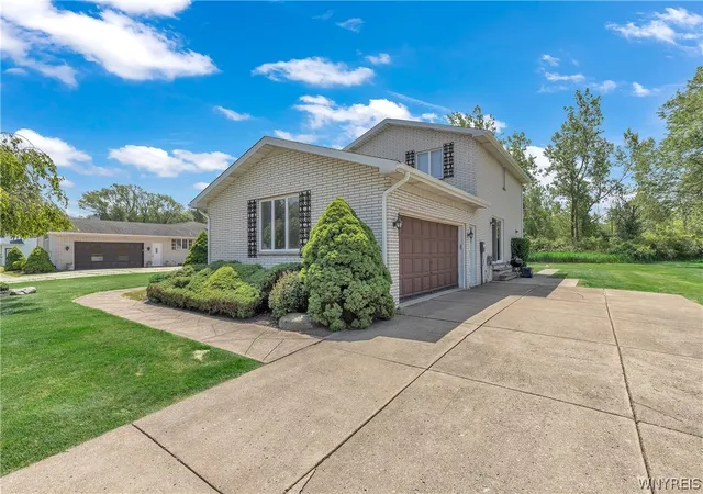 Homes for sale in Cheektowaga, NY | 32 Brookedge Rd, Cheektowaga, NY 14043 | MLS# B1695892