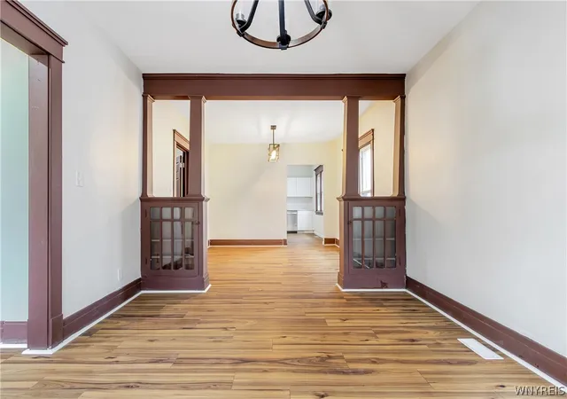 3rd image of 25 Hartman Pl, Buffalo, NY 14207 | MLS# B1694884