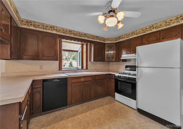 3rd image of 8 Lois Dr, Buffalo, NY 14227 | MLS# B1696109