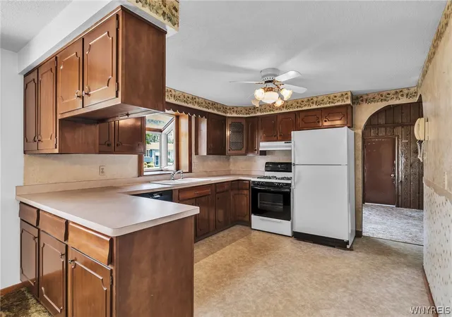 5th image of 8 Lois Dr, Buffalo, NY 14227 | MLS# B1696109