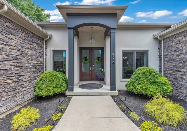 Photo 3 of Sale Pending at 574 N Ellicott Crk Rd, Buffalo, NY 14228 | MLS# B1695858 | Listing updated on 2026-07-27