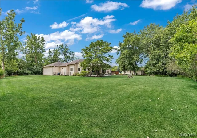 Photo 3 of Sale Pending at 574 N Ellicott Crk Rd, Buffalo, NY 14228 | MLS# B1695858 | Listing updated on 2026-07-27