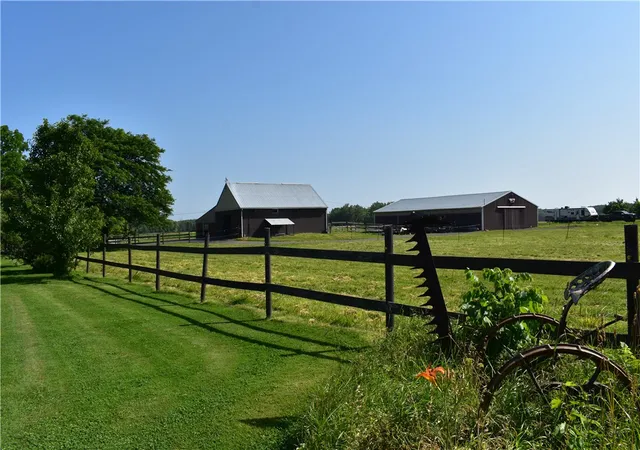 3rd image of 858 Burritt Rd, Parma, NY 14468 | MLS# R1694862
