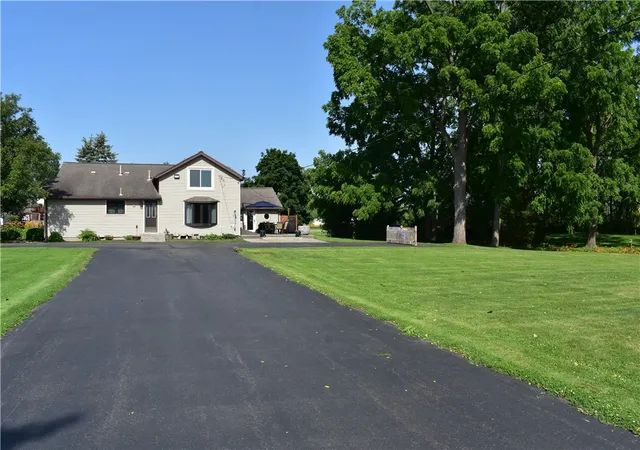 4th image of 858 Burritt Rd, Parma, NY 14468 | MLS# R1694862
