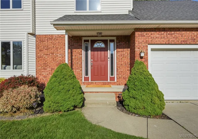 Homes for sale in Lewiston, NY | 664 Sara Ct, Lewiston, NY 14092 | MLS# B1696172