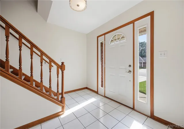 Homes for sale in Lewiston, NY | 664 Sara Ct, Lewiston, NY 14092 | MLS# B1696172