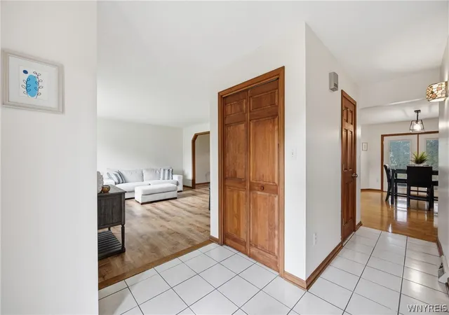 Homes for sale in Lewiston, NY | 664 Sara Ct, Lewiston, NY 14092 | MLS# B1696172