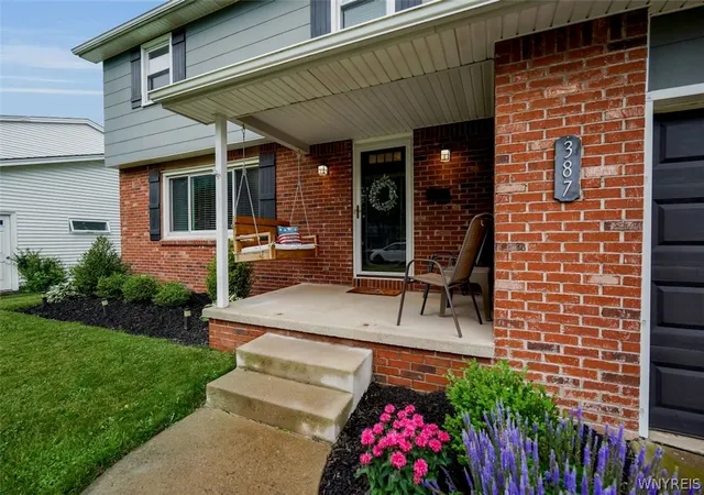 Photo 2 of Sale Pending at 387 Seabrook Dr, Buffalo, NY 14221 | MLS# B1695643 | Listing updated on 2026-07-20