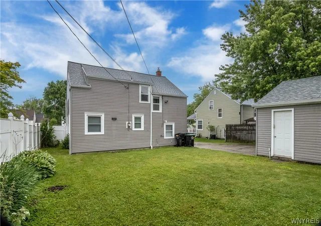 3rd image of 229 Dalton Dr, Tonawanda, NY 14223 | MLS# B1692265
