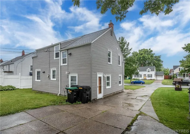 5th image of 229 Dalton Dr, Tonawanda, NY 14223 | MLS# B1692265