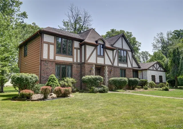 2nd image of 239 Wood Acres Dr, East Amherst, NY 14051 | MLS# B1696082