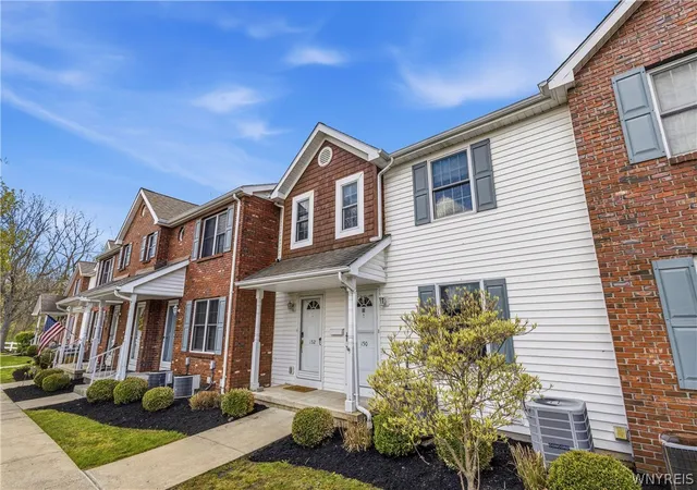 2nd image of 152 Olde Stone Ln, Lancaster, NY 14086 | MLS# B1696219
