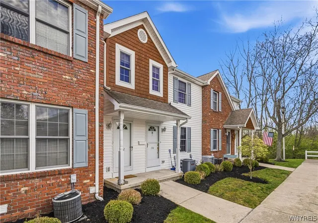 3rd image of 152 Olde Stone Ln, Lancaster, NY 14086 | MLS# B1696219