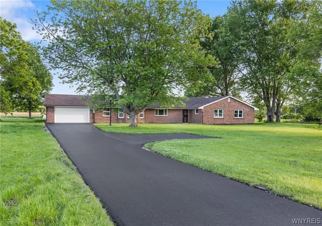 3rd image of 1918 Lake Rd, Youngstown, NY 14174 | MLS# B1693595