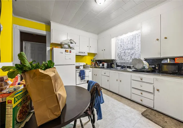 Photo 4 of Sale Pending at 123 Albemarle St, Rochester, NY 14613 | MLS# R1692224 | Listing updated on 2026-07-17