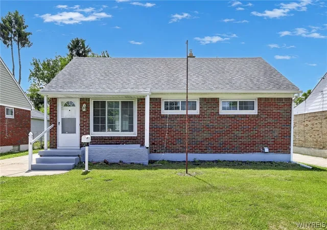 Photo 2 of Sale Pending at 175 Nokomis Pkwy, Buffalo, NY 14225 | MLS# B1696296 | Listing updated on 2026-07-31
