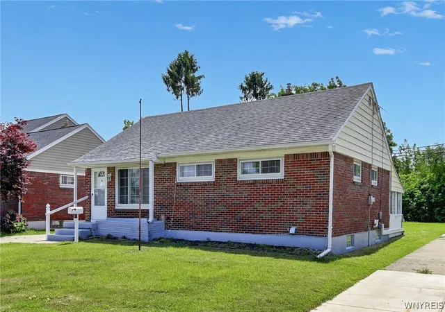 Photo 3 of Sale Pending at 175 Nokomis Pkwy, Buffalo, NY 14225 | MLS# B1696296 | Listing updated on 2026-07-31