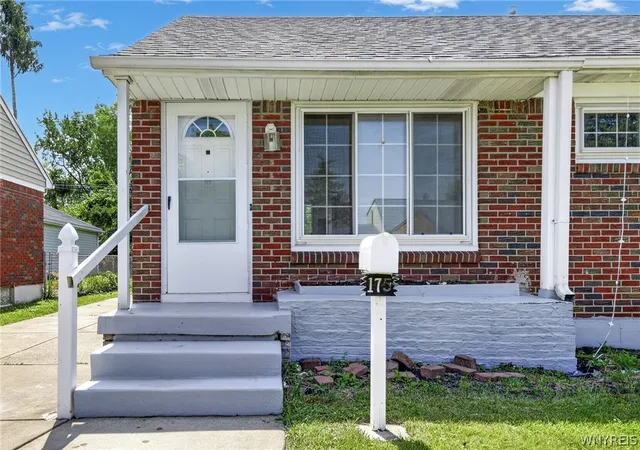 Photo 4 of Sale Pending at 175 Nokomis Pkwy, Buffalo, NY 14225 | MLS# B1696296 | Listing updated on 2026-07-31