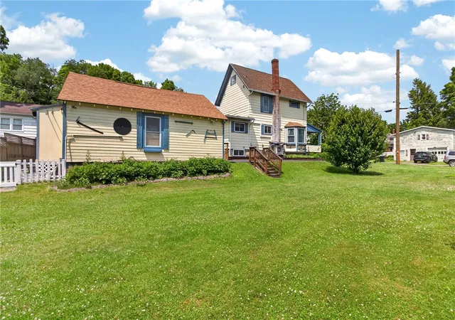 3rd image of 30 Reynolds St, Oneonta, NY 13820 | MLS# R1696195
