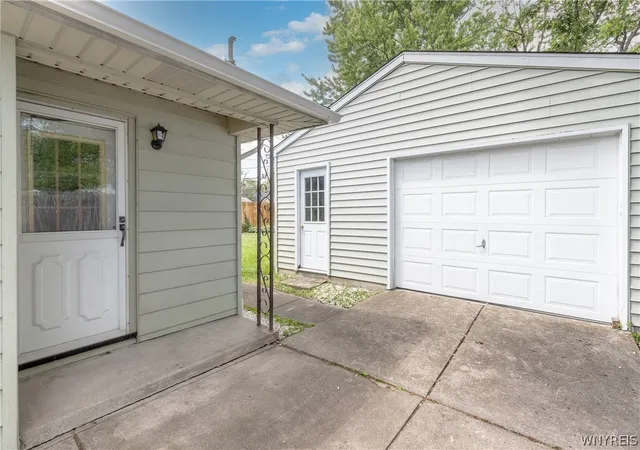Homes for sale in Tonawanda, NY | 420 Wendel Ave, Tonawanda, NY 14223 | MLS# B1696297