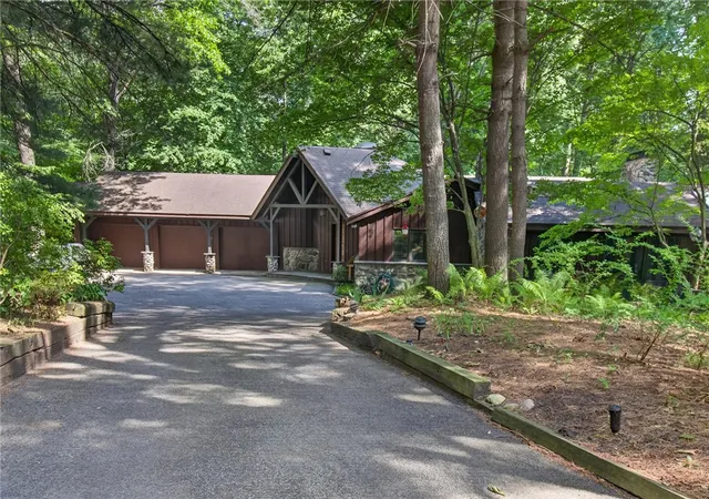 2nd image of 150 Park Rd, Pittsford, NY 14534 | MLS# R1696217