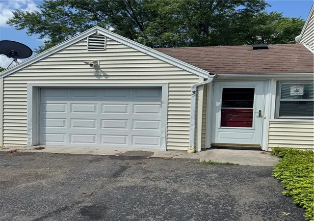 3rd image of 3 Springbrook Dr, Chili, NY 14514 | MLS# R1696289