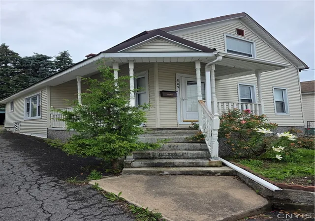 1st image of 809 Mulberry St, Utica, NY 13502 | MLS# S1696405