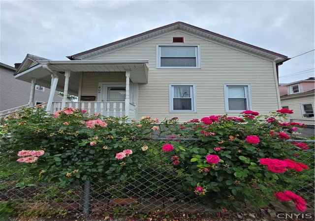 3rd image of 809 Mulberry St, Utica, NY 13502 | MLS# S1696405