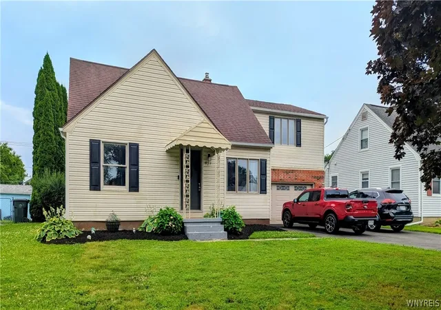 1st image of 927 Pioneer Dr, North Tonawanda, NY 14120 | MLS# B1696230